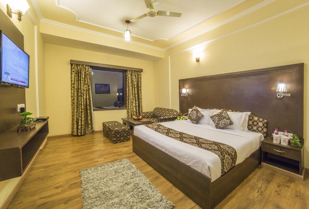 Palette - Solar Residency Hotel Srinagar  Exterior photo